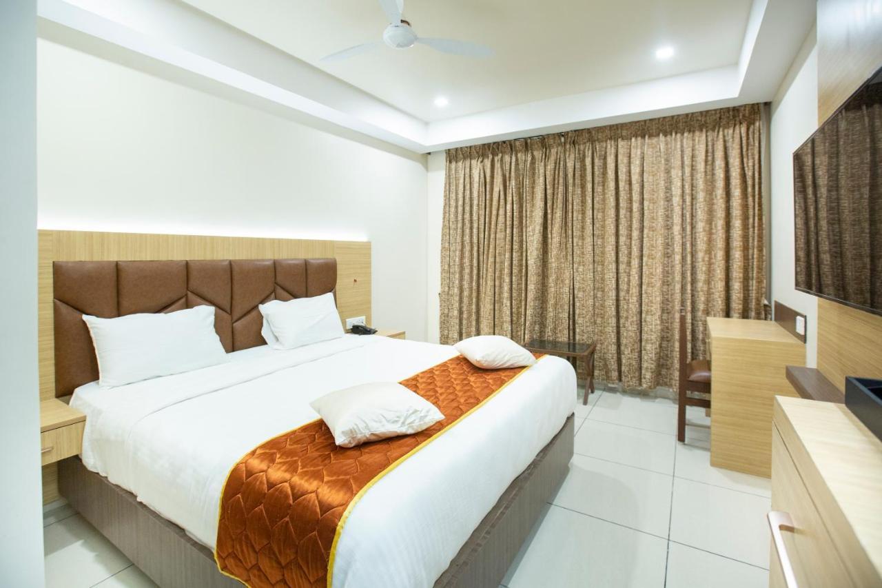 Lee-Benz Ark Hotel Kumbakonam Esterno foto