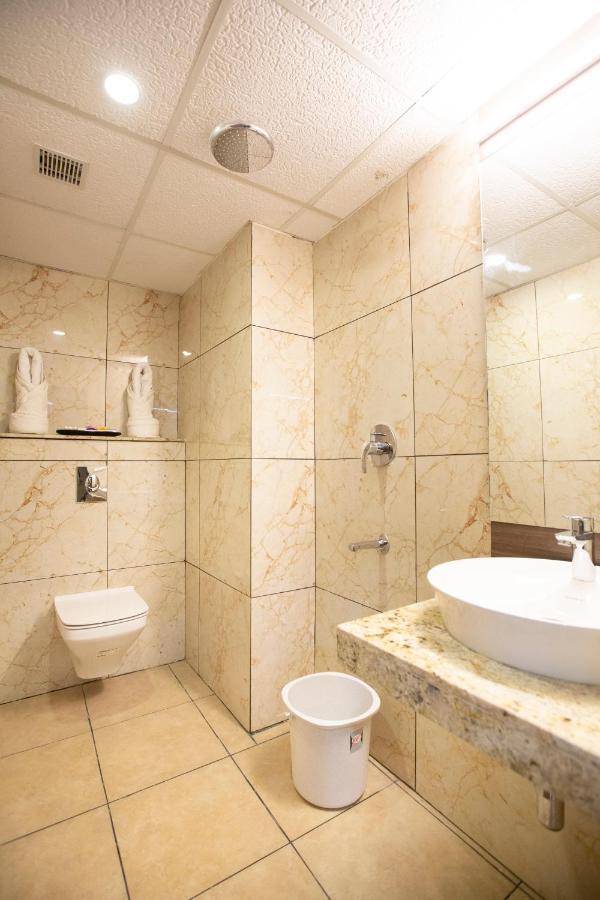Lee-Benz Ark Hotel Kumbakonam Esterno foto