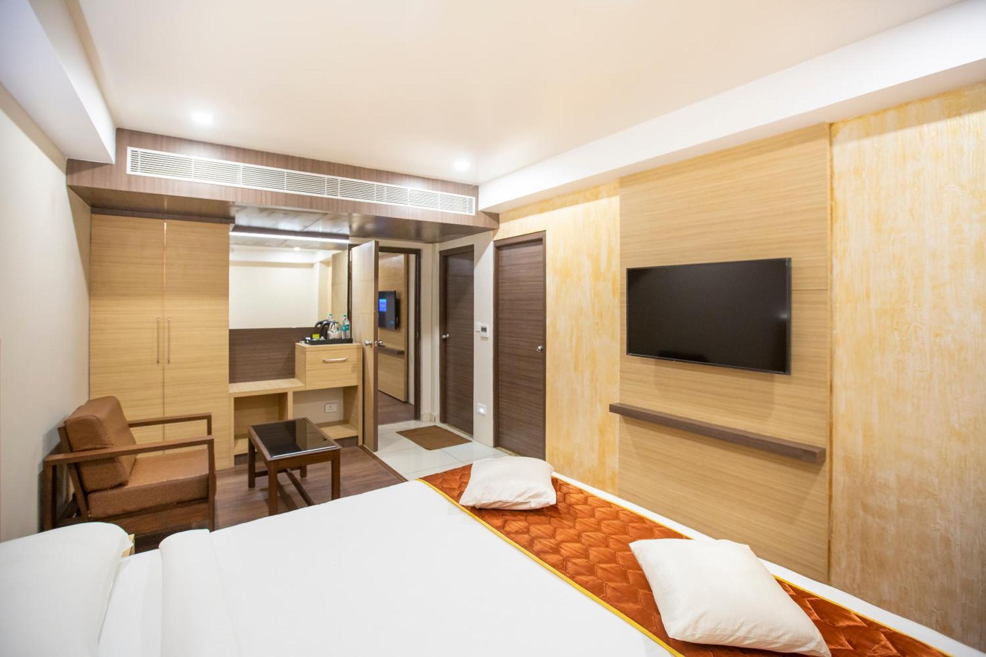 Lee-Benz Ark Hotel Kumbakonam Esterno foto